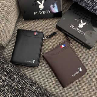 Playboy pocket wallet with Box
กระเป๋าสตางค์