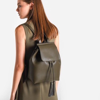  CHARLES &amp; KEITH DRAWSTRING BAGPACK(แท้)