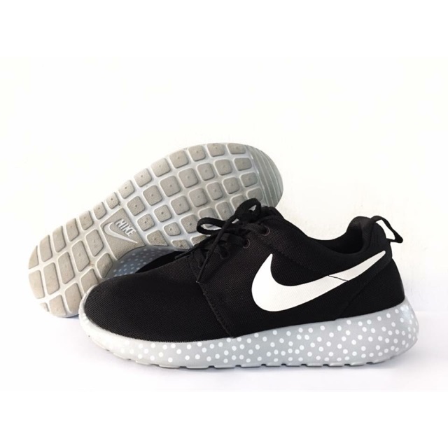 nike womens roshes