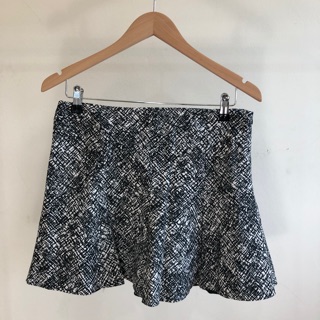 Zara Woman Graphic Print Skirt กระโปรงสั้น ยัสปาล