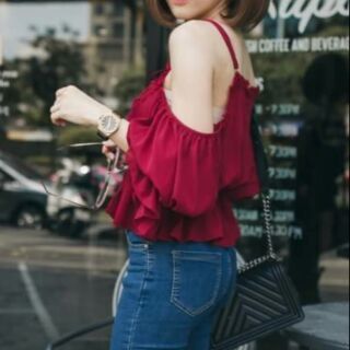 Sexy Strapless ZARA 
เสื้อสายเดี่ยวเปิดไหล่Hit Hot มากคะตอนนี้ ใส่Chillชิคๆ ใส่แขนตุ้กตา