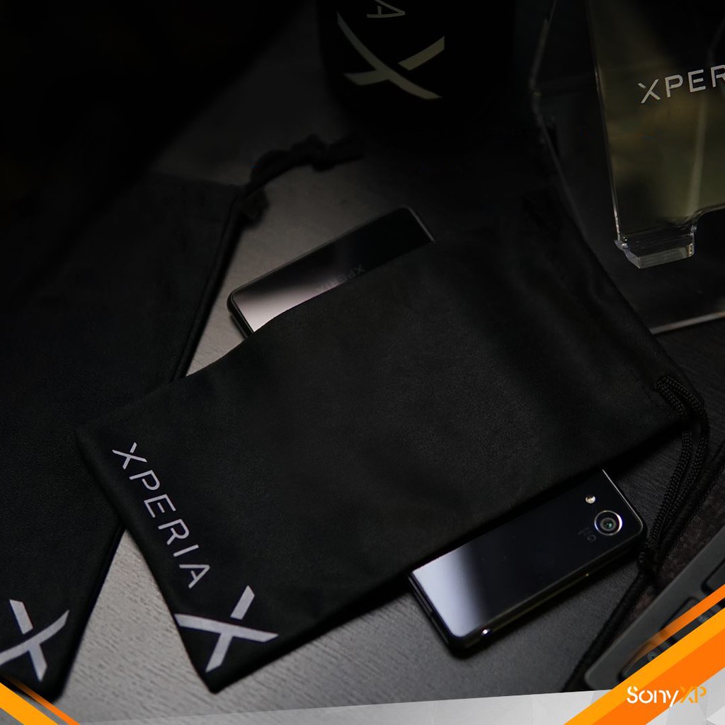 ถุงผ้าใส่มือถือ Sony Xperia แบบมีหูรูด ( สีดำ )