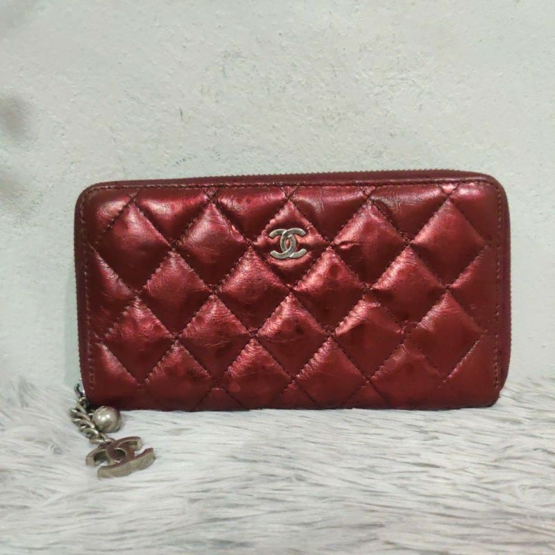 กระเป๋าสตางค์ Chanel โซฟา หนังแท้ทั้งใบ สีแดงเลือดนก แต่งลวดลายฟองสบู่ อะไหล่เงิน ซิปปั้ม สภาพสวย พร้อมส่ง📌