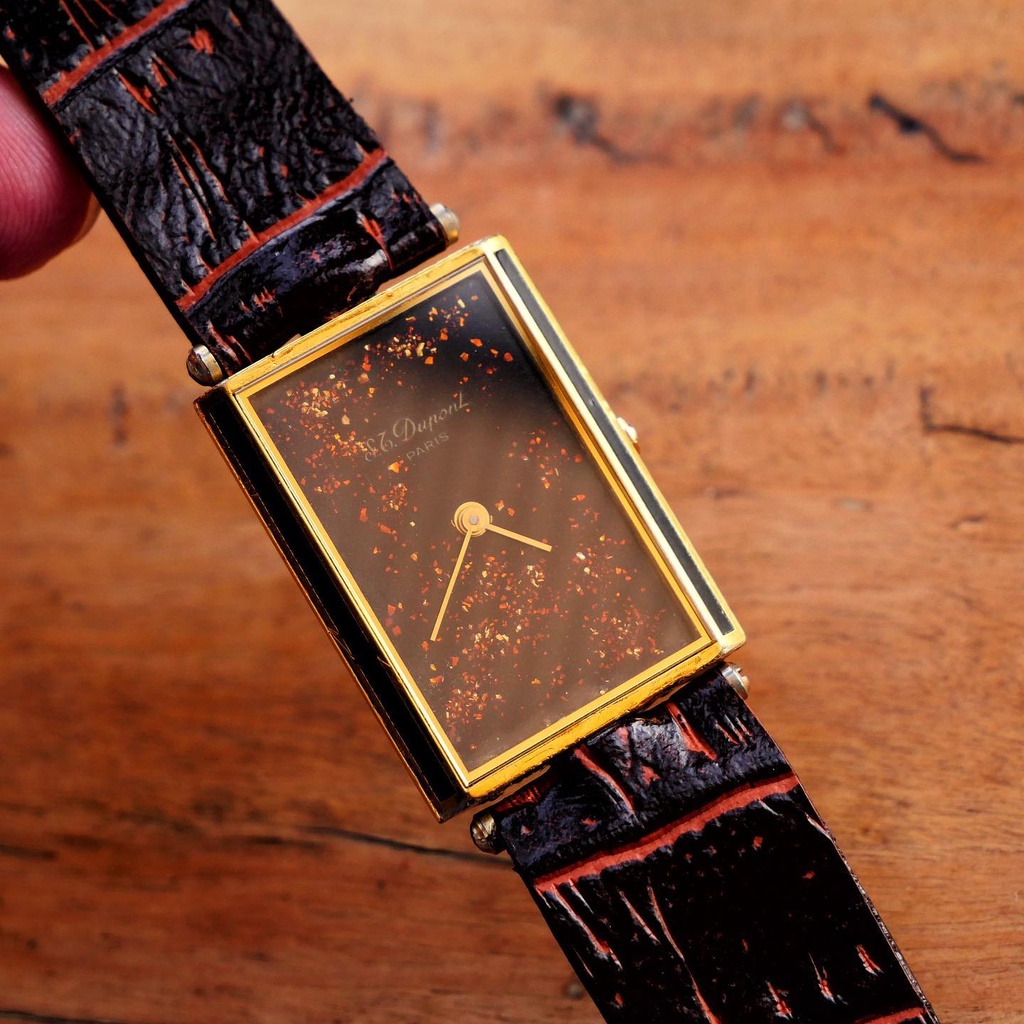 S.T. Dupont laque de chine PARIS from 1990s, unique dial in china lacquer and gold dust with beautif