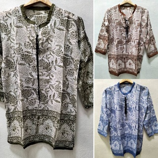 เสื้อแฟชั่น เสื้อผู้หญิงไม่มีปก แขนสามส่วน ผ้าอินโด เสื้อลายพิมพ์