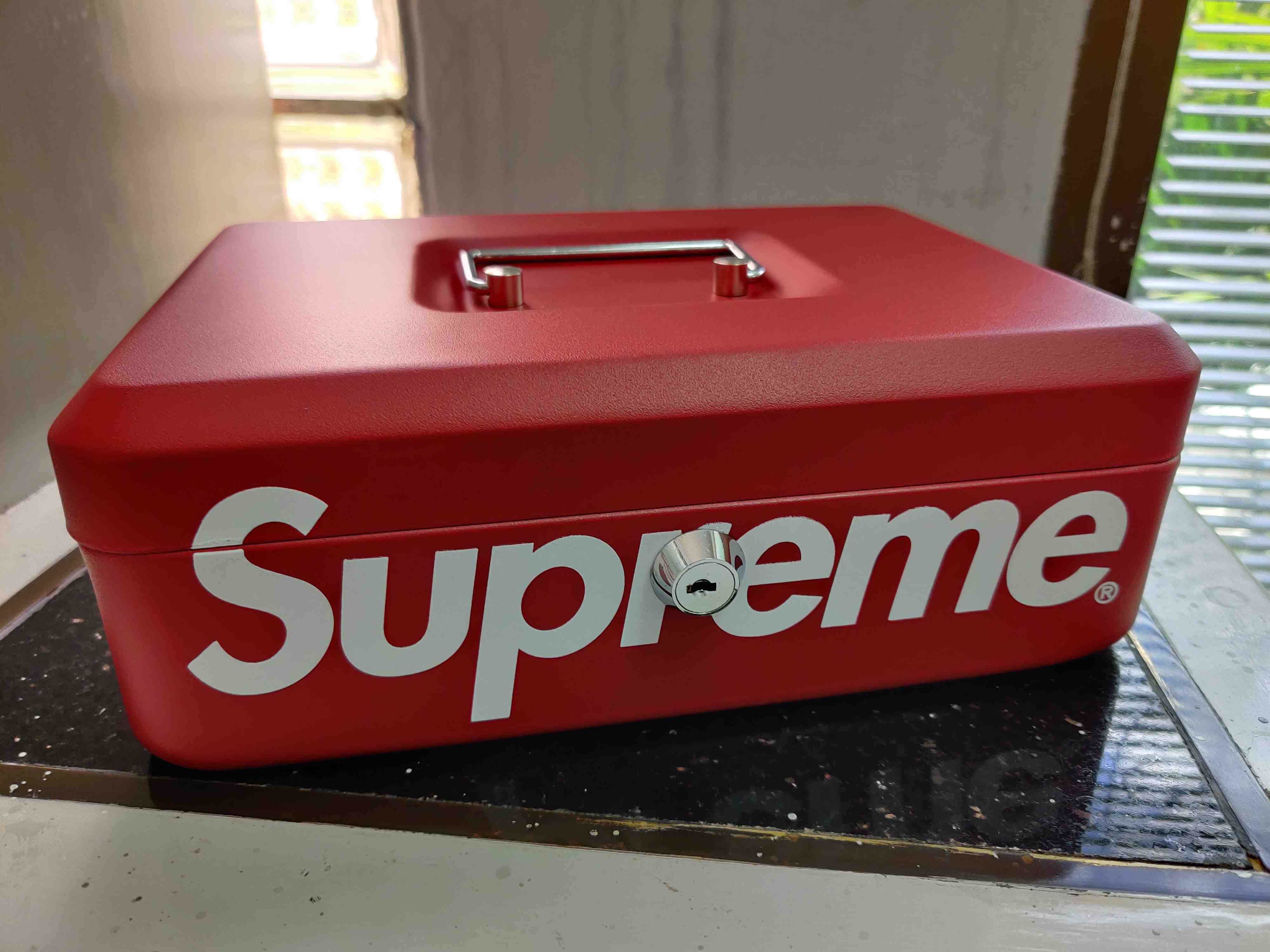 Supreme lock box red | Shopee Thailand