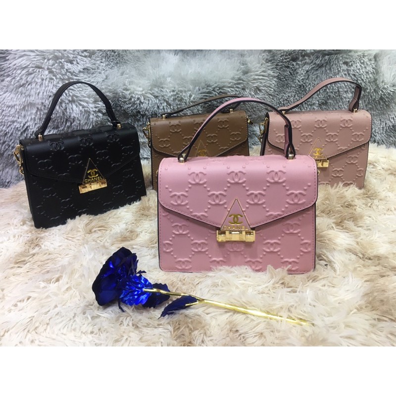 พร้อมส่ง 😘กระเป๋าสะพายข้าง  Prada พร้อมสายสะพาย สวย หรู