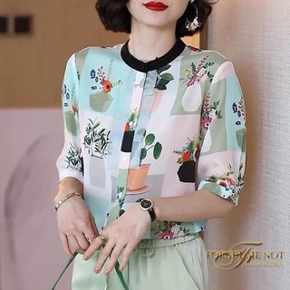 🌸เสื้อคอกลม แต่งแขนสั้น เนื้อผ้า ซิปฟอลพิมพ์ลายเนื้อบาง งาน Hermes เนื้อผ้าดีมาก เนื้อผ้าใส่สบายค่ะ  เปนทรงใส่สวย
