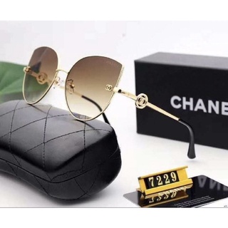 แว่นตากันแดด Chanel ทรงแคทอายส์