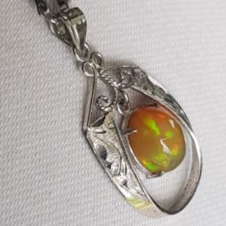 สร้อยโอปอลเก่าเก็บ (Natural Opal pendant)