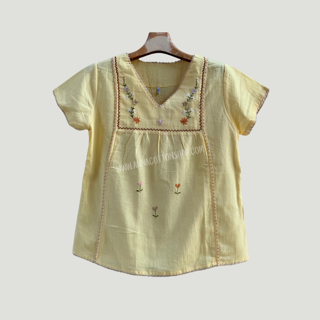 เสื้อผู้หญิงคอวีถักคู่ งานปักดอกมะลิ สีสันใสสวยงามหน้าสวมใส่ ใสสบายไม่ร้อน แห้งง่าย เย็นสบาย สีไม่ตกไม่หด ใส่อยู่บ้าน