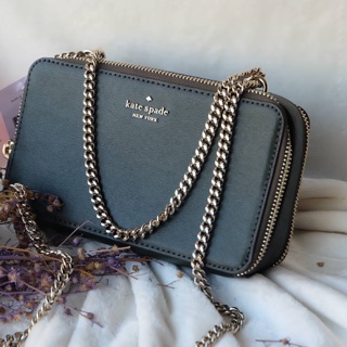 Kate Spade Double Zip Chain Connie Leather Crossbody Bag Clutch WKRU6127   ขนาด : 4.3"h x 7.5"w x 2.4"d ความยาวโซ่ 22"