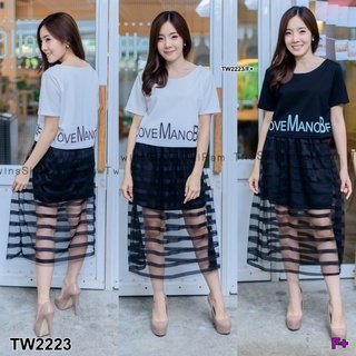 👗Pfashion [ส่งไว!!🚛] P2223 เดรสยาวแขนสั้น สกรียลาย LoveManoBfi ต่อผ้าตาข่ายลายริ้ว Long dress with short sleev