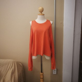 เสื้อเปิดไหล่ Zara สีส้ม แขนยาว Size L