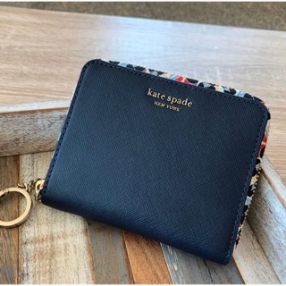 💥💥SALE SALE SALE💥💥Kate Spade ใบสั้น♠️ด้านในใส่บัตรได้ 8 ใบ ใส่แบงค์พันได้ไม่ต้องพับค่า👍👍มีช่องใส่เหรียญด้วยค่ะ