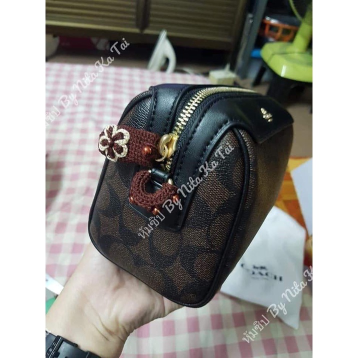 ไหมหุ้มซิปกระเป๋า หลากหลายแบรนด์ สีน้ำตาลเข้มตกแต่งดอกไม้ 2(สินค้าราคาต่อชิ้น)