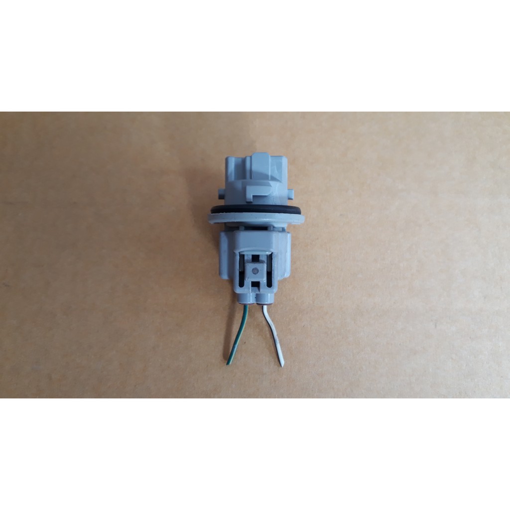 ขั้วไฟเลี้ยว Koito แท้ ขนาด T20 พร้อมปลั๊กหลัง