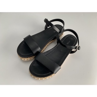 รองเท้าหนัง VNC Sandal สีดำ ตอกมุก รัดส้น ไซส์38 สภาพใหม่ แค่ใส่ลอง