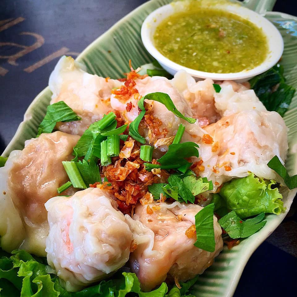 เกี๊ยวกุ้งผสมหมู แป๊ะยิ้ม (1 แพ็ค/50 ตัว) เกี๊ยวกุ้งสำเร็จ ไม่ใส่วัตถุกันเสีย อาหารแช่แข็ง พร้อมทาน อร่อยคุ้ม ลวก ทอด - รูปที่ 2