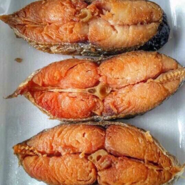 ปลาอินทรีหอม (ทอดพร้อมทาน) จำนวน 3 ชิ้น