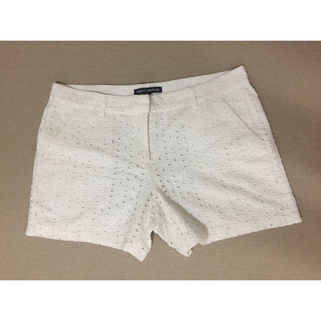 กางเกงขาสั้น AIIZ สีขาว