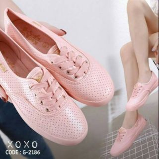 รองเท้า​ผ้าใบ​สีชมพูสไตล์​keds