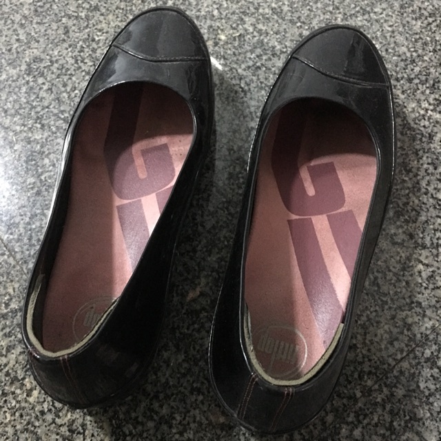 USED like NEW! รองเท้าคัชชู fitflop สีดำหนังแก้ว ใส่น้อยมาก ซื้อมา 4,999 เบอร์5UK / 6US