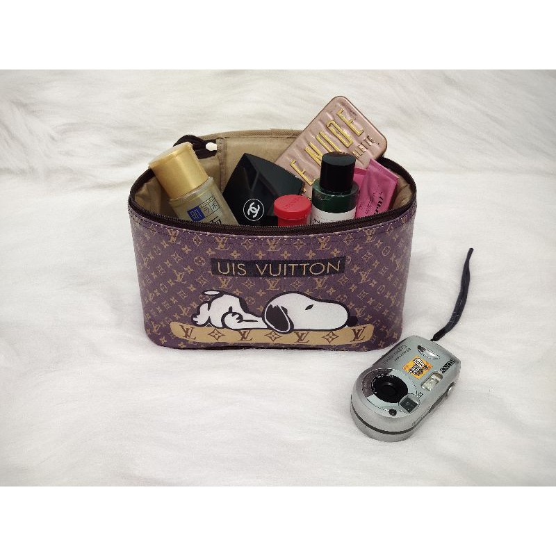 กระเป๋าใส่เครื่องสำอางค์ ใส่ของใช้จิปาถะ ใส่เครื่องเขียน ลาย Snoopy สีน้ำตาล