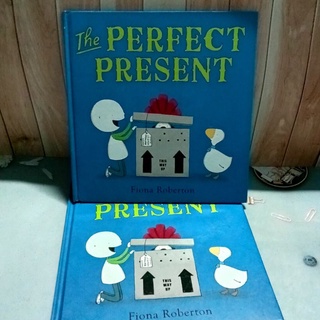 หนังสือปกแข็ง The Perfect Present มือสอง