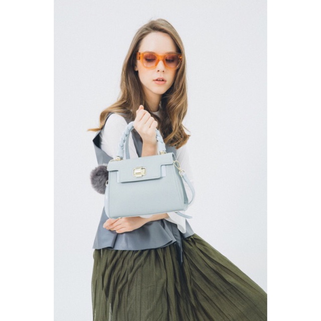 กระเป๋าสะพาย กระเป๋าหนัง รุ่น AMI สี BLUE