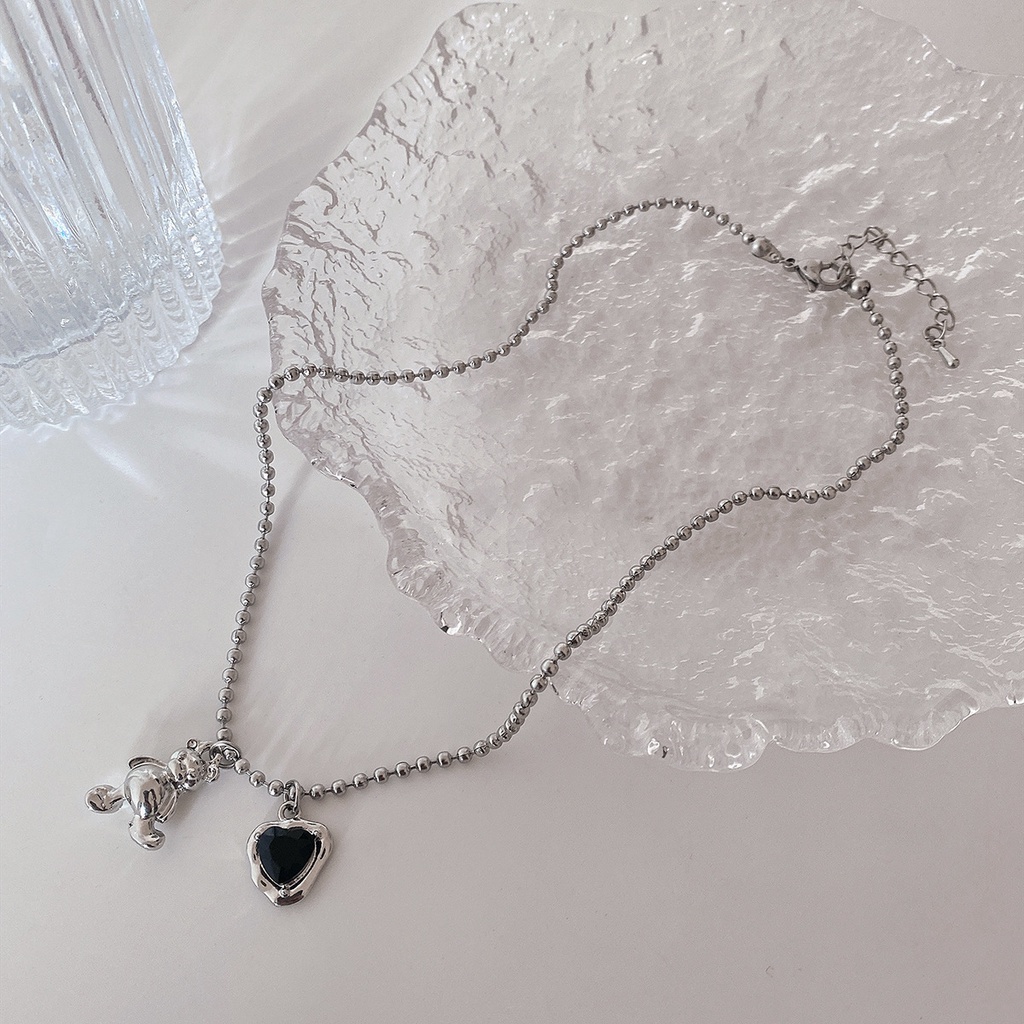 เกาหลี Ins ย้อนยุค ลมหนาว สีดํา รัก หมี จี้สร้อยคอ สําหรับผู้หญิง ฮิปฮอป กระดูกไหปลาร้า โซ่ สร้อยคอคู่ ของขวัญ - รูปที่ 4