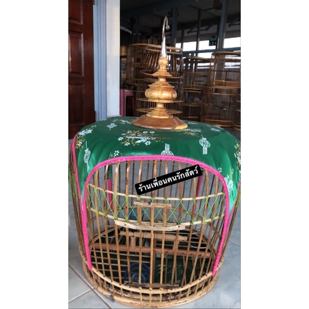 กรงนกเขาชวา กรงนกเขาใหญ่ ประตูข้าง กรงนก มีอุปกรณ์พร้อม มีลายสีให้เลือก สั่งครั้งละ 1ใบ ต่อ1ออเดอร์นะคะ