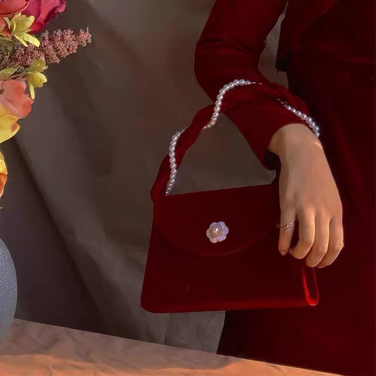 coach◊▨กระเป๋าแต่งงาน Camellia กระเป๋าถือมุก กระเป๋าถือหมั้นเจ้าสาว ความจุขนาดใหญ่ ถุงกำมะหยี่ ถุงแต่งงานสีแดงขนาดใหญ่