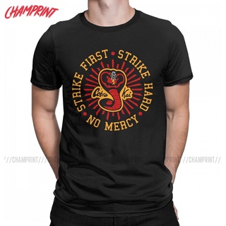 มาใหม่ เสื้อยืดแขนสั้น ผ้าฝ้าย 100% พิมพ์ลาย Cobra Kai Strike First Strike Hard No Mercy Slogan สําหรับผู้ชาย ผู้หญิง ทุ