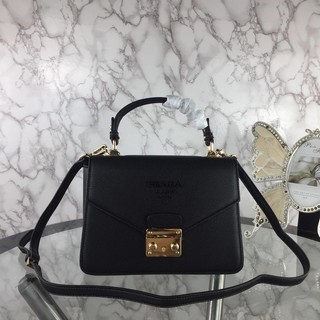 กระเป๋าสะพายข้าง Prada Crossbody