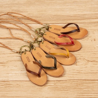 GUATE พวงกุญแจหนังแท้ Slipper 01 พวงกุญแจรูปรองเท้า หนังแท้100% งานHandmade จากช่างฝีมือ ของขวัญ ของฝาก