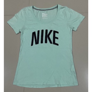 เสื้อแขนสั้นผู้หญิง nike