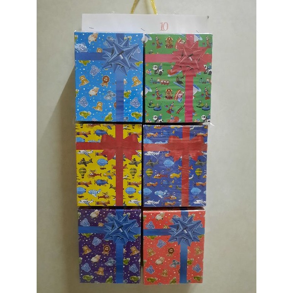 ของขวัญสำเร็จรูป (ไซส์ M) ข้างในมีของเล่นเด็กและของใช้  ปีใหม่/คริสมาส/แจกเด็ก/ตกแต่ง ลุ้นของรางวัล‼️ กล่องสุ่ม