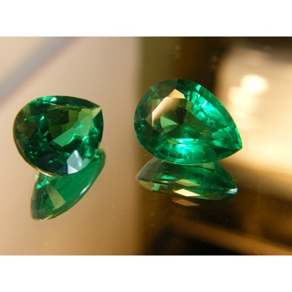 มรกต พลอย columbiaโคลัมเบีย Green  Emerald  very fine lab made PEAR shape 8X12 มม mm...7.60 กะรัต carats