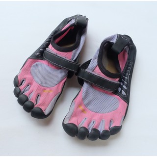 Vibram FiveFingers Size 34EU สีชมพู/ม่วง มือสอง ของแท้