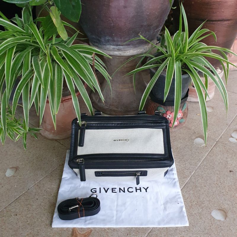 กระเป๋า Givenchy pandora bag size small (ของแท้มือสอง)