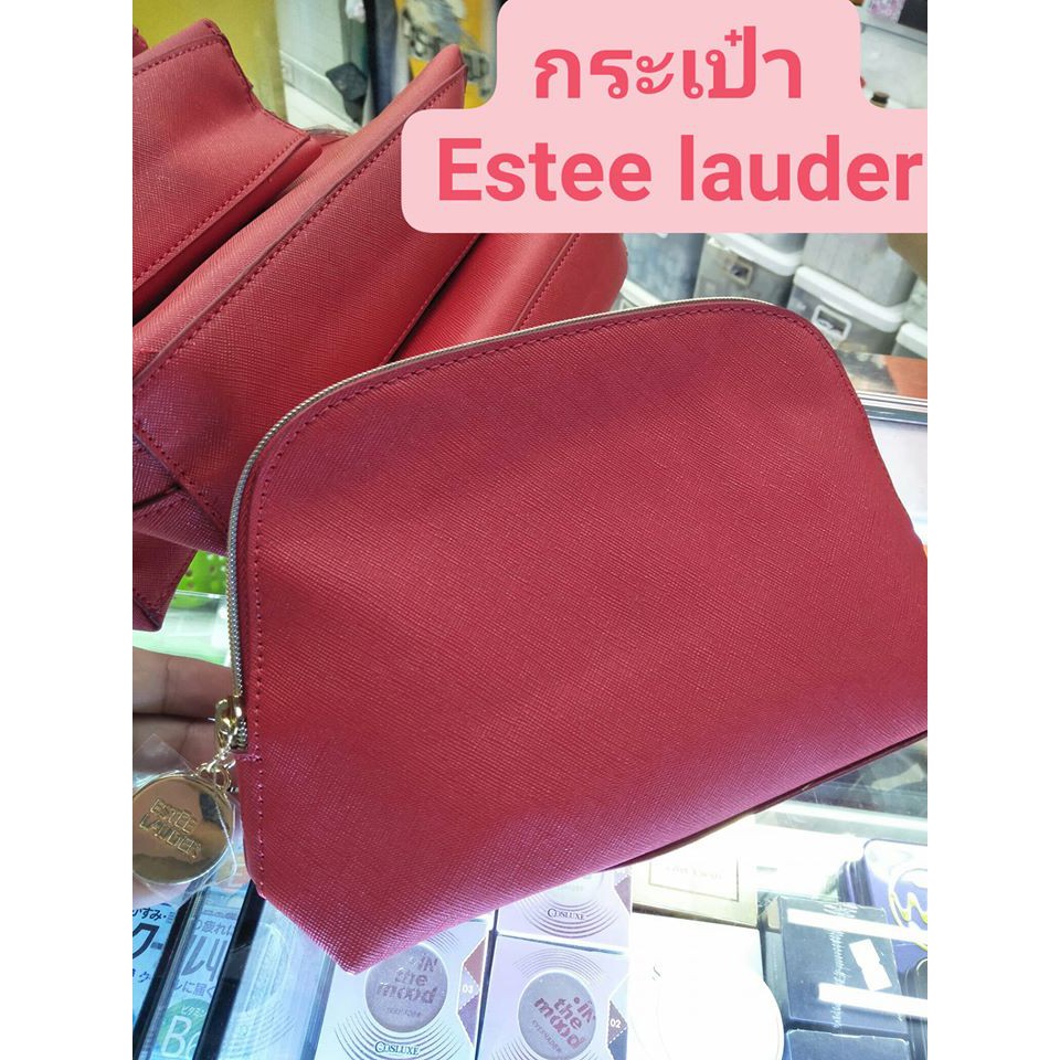 กระเป๋า Estee เอสเต้ สีแดง จักรราศี ซิปและที่ห้อยซิปสีทอง มีชื่อแบรนด์  ESTEE LAUDER นำเข้า จาก ประเทศ สหรัฐอเมริกา USA