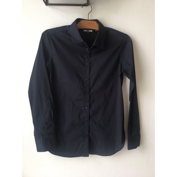 Uniqlo เสื้อเชิ้ตแขนยาวสีดำ