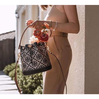 Tory Buch Bag ขนมจีบ‼️กระเป๋าสะพายข้าง ถ่ายจากสินค้าจริง ทรงบัคเก็ต รังสรรค์ขึ้นจากผ้าทอแจ็คการ์ดลาย T Monogram