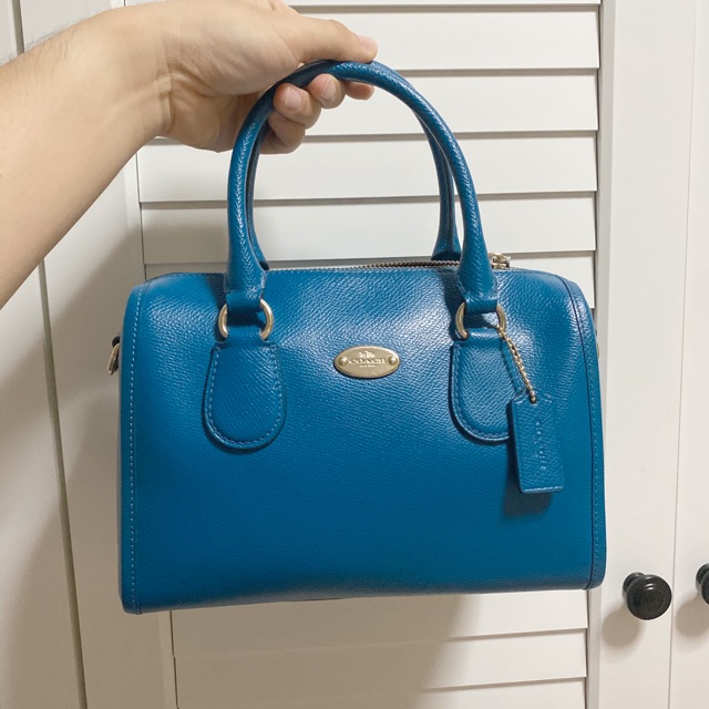 Coach กระเป๋าถือทรงหมอน สีน้ำเงินน้ำทะเล