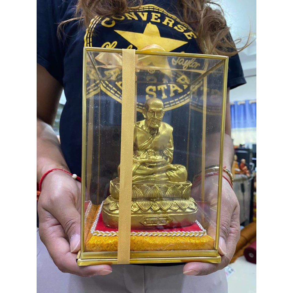 หลวงพ่อโสธร หลวงปู่ทวด สูง7นิ้วพร้อมตู้ผูกบิ้นทอง