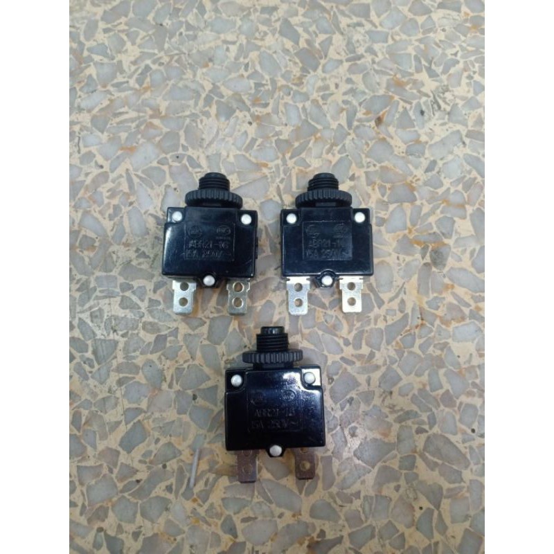 Overload Switch โอเวอร์โหลดสวิทช์ เบรกเกอร์ตัดไฟเกินป้องกันสวิทช์ ฟิวส์ 15A 250VAC(zx) แพค3ตัว 90บ.ส