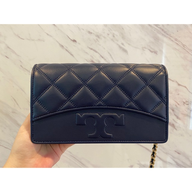 New กระเป๋า Tory Burch Savannah Chain Flat Wallet | Shopee Thailand