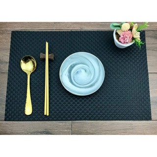 ที่รองจานสีดำ PVC Placemat ทนความร้อน เข้าเครื่องล้างจานได้ ขนาด 30x45cm. #Twin Fish รหัส PPM-119