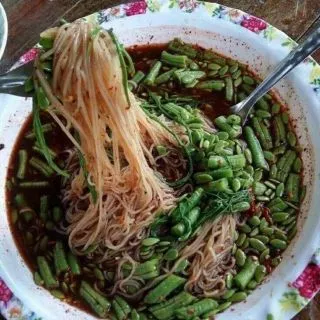 ขนมจีนเรณูอบแห้ง พร้อมน้ำนัว (เส้นยาว8นิ้ว) Dried Thai Rice Noodle with E-san sauce (8 inch)